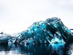 Βρέθηκε σπανιότατο μπλε παγόβουνο στην Ανταρκτική